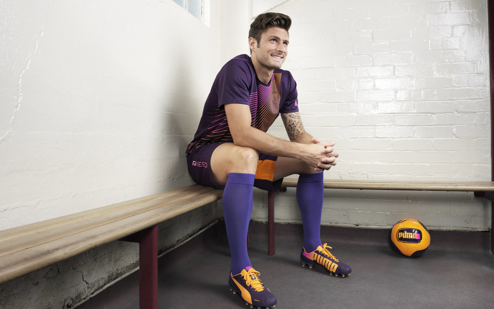 开云体育app官网下载地址-罗纳尔多梅开二度帮助曼联逆转胜利