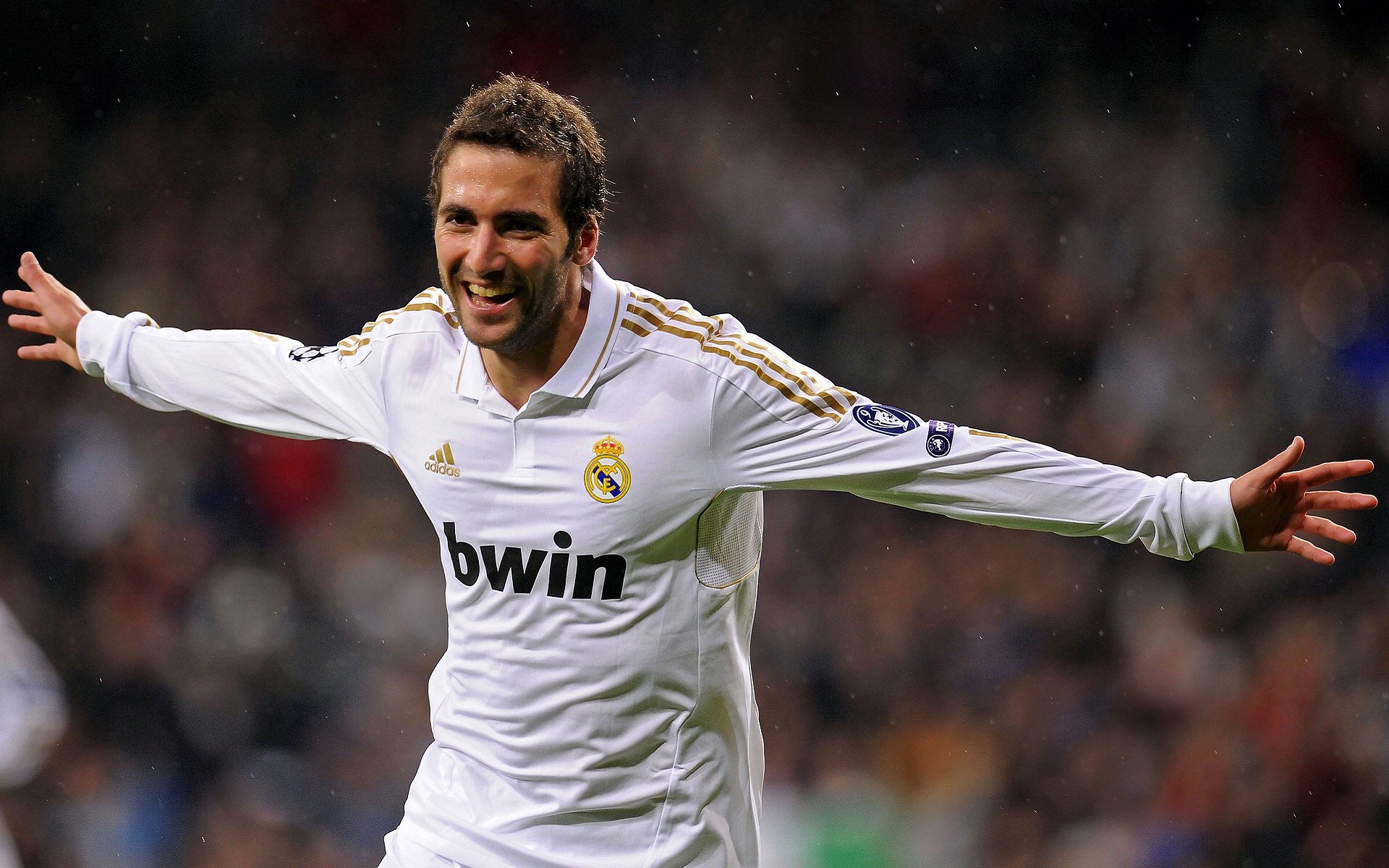 开云体育备用链接-落后局面下球队众志成城完成逆转激励人心，落后两球逆转